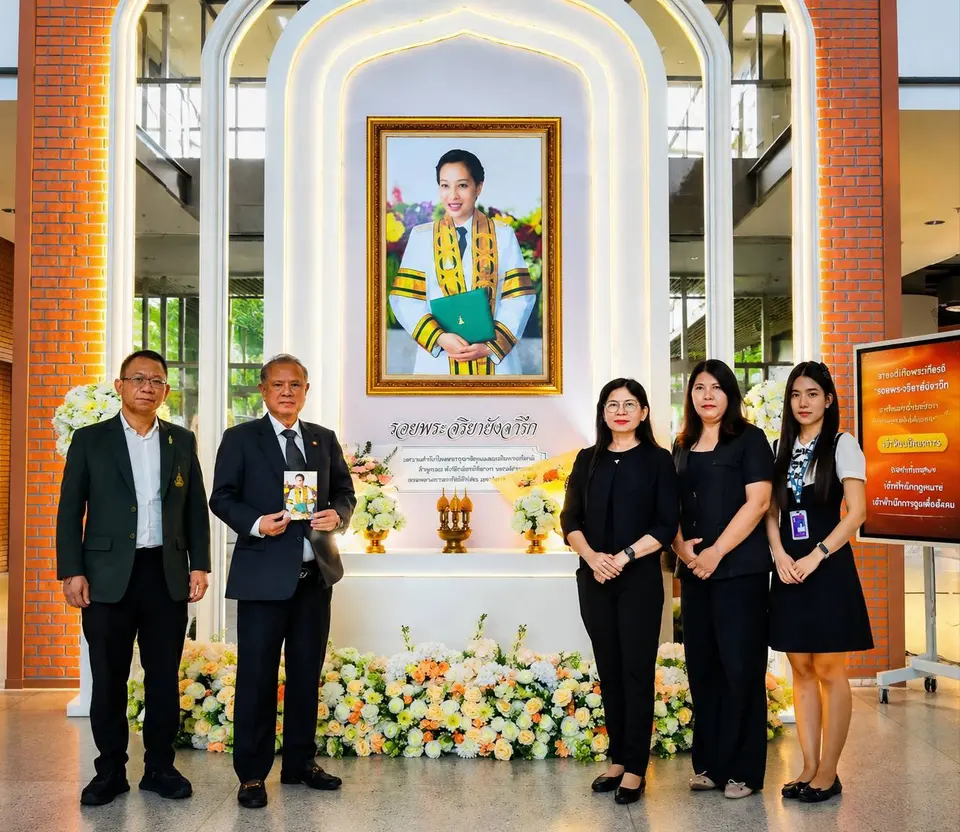 Daily Times Online มสธ. เปิดนิทรรศการเทิดพระเกียรติ “รอยพระจริยายังจารึก” เปิดครั้งแรกเอกสารส่วนพระองค์เมื่อครั้งทรงศึกษา