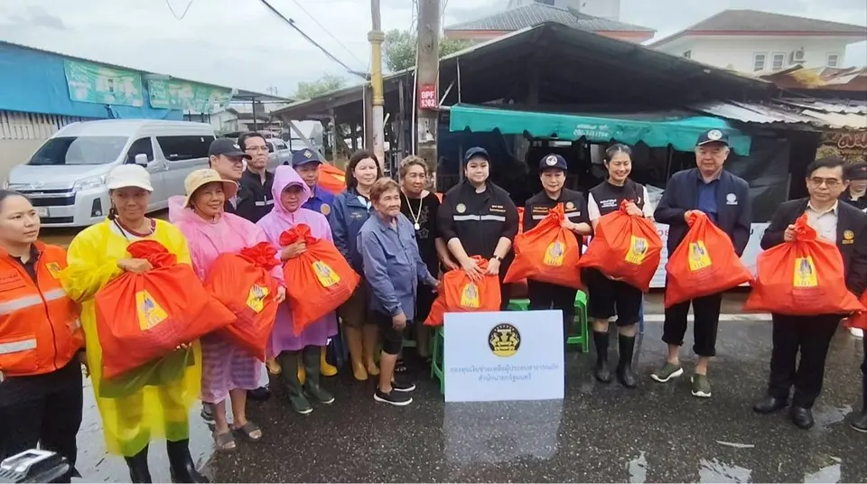 Daily Times Online รมต"ศุภมาส อิศรภักดี" ลงพื้นที่เยี่ยมเยียนผู้ประสบภัย-ผู้ป่วยติดเตียงกว่า 300 ราย พร้อมตรวจความพร้อมจุดสูบน้ำหลังห้างมาร์เก็ตวิลเลจสุวรรณภูมิ เพื่อติดตามการเร่งระบายน้ำลดความเดือดร้อนประชาชน 
