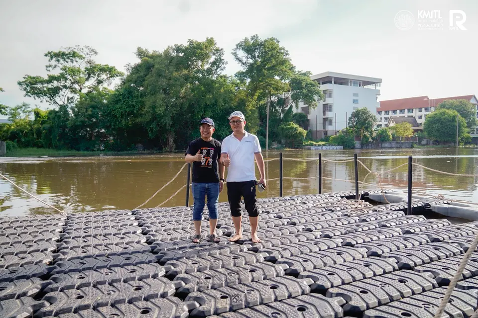 สจล. ร่วมกับ เอสซีจี เคมิคอลส์ นำนวัตกรรม “ทุ่นลอยน้ำคุณภาพสูง” ประยุกต์เป็นแพกู้ภัย เพื่อให้ความช่วยเหลือและเข้าถึงผู้ประสบอุทกภัยชุมชนริมคลองประเวศบุรีรมย์