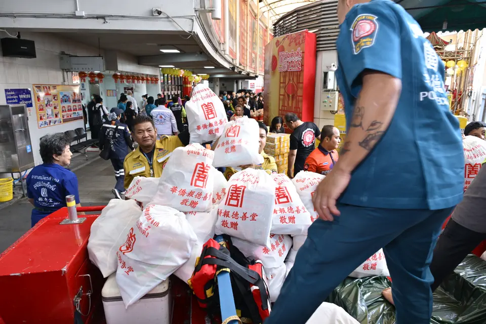 Daily Times Online “มูลนิธิป่อเต็กตึ๊ง รวมพลัง ส่งต่อธารน้ำใจ สู้ภัยน้ำท่วม” 