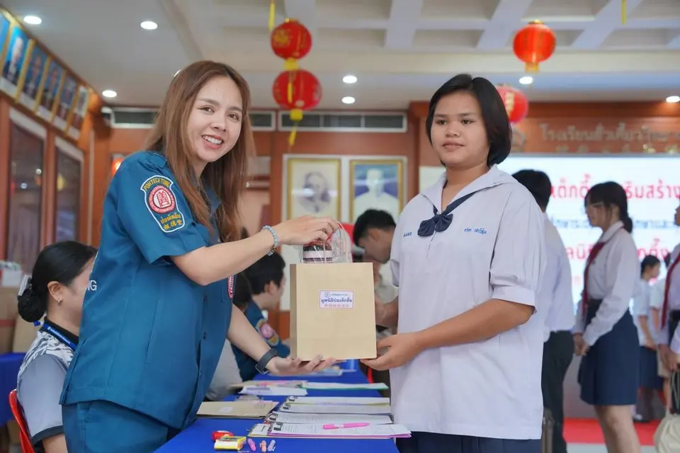 Daily Times Online มูลนิธิป่อเต็กตึ๊ง เสริมสร้างอนาคตเด็กไทย มอบทุนการศึกษาในระดับชั้นประถม และทุนฯ ทุกระดับปีสุดท้าย